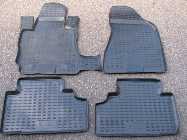 Hyundai Tucson all weather floor mats. Similar to Weather Tech brand 1