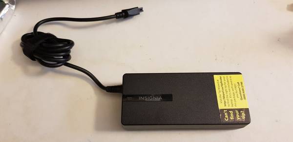 Insignia 90W AC Adapter 1