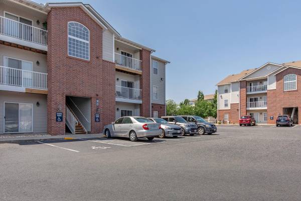 Located in Springfield, 2 bedroom, Laundry Facilities 1