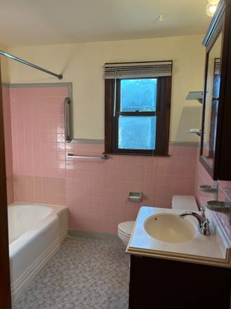 $2,400 / 2br - 820ft2 - Spacious 2 Bedroom Apartment - Heat and Hot Water included (Plainfiled)63762892808577123