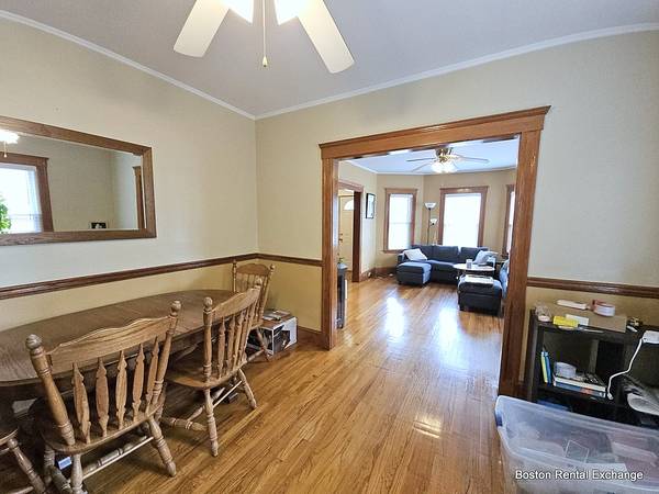 $2,500 / 2br - ♦BEAUTIFUL SUNNY SPACIOUS MEDFORD 2 BEDROOM! PARKING INCL!DECK & YARD! (Medford)63828556837763124