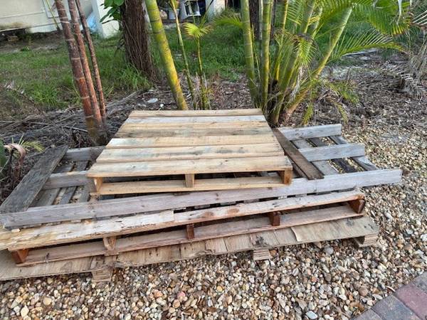 Four Free Wood Pallets - Siesta Key 1