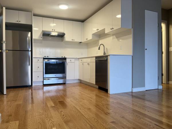 $2,800 / 2br - **NO FEE ** Mission Hill Renovated 2 bed with Heat HW included. (Mission Hill)63810039795843121