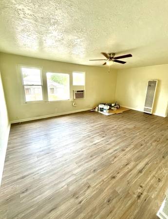 $1,300 / 2br - Rent includes Electric/Gas/Water/Trash/Sewer 2 bed 1 bath Apartment (Nederland)64036373260803121