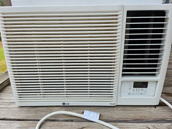 18,000 btu AC window unit 1