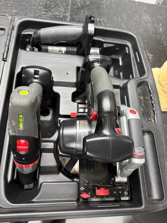 Juego de herramientas de batería Craftsman de 3 piezas - $80 (Port Orchard)63471421422081123