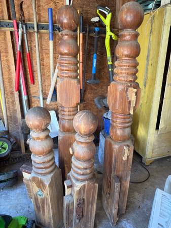 4 traditional bed posts 1