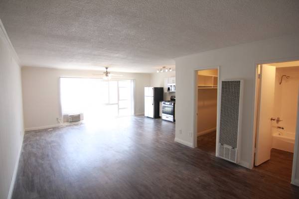 Large Studio with Parking 1