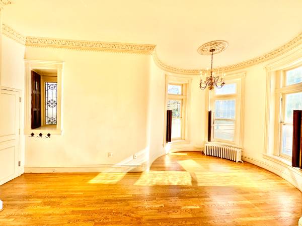 $1,895 A Grand Victorian Studio at Washington Circle - GWU (Foggy Bottom / West End)63822292870147122