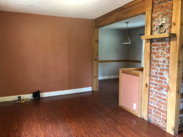 $1,750 / 2br - 792ft2 - 535 SE Side St (Pullman)63689276021249121