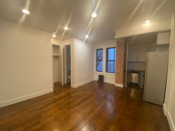 $2,650 / 500ft2 - ONE MONTH FREE!KING SIZE STUDIO!W/D IN BLDG!NEAR PROSPECT PARK! (Crown Heights)63809019167747122