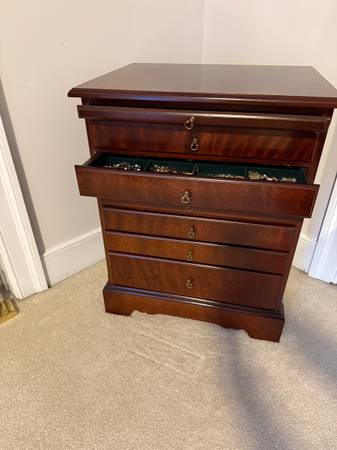 Beautiful jewelry Box 1