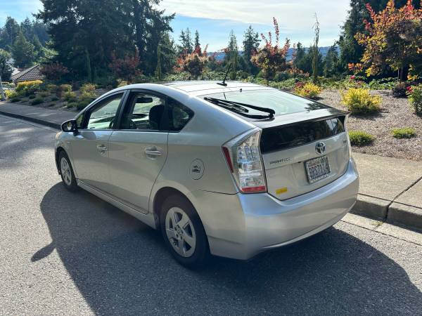 2010 Toyota Prius Four - $6,500 (Seattle)63469618017411124