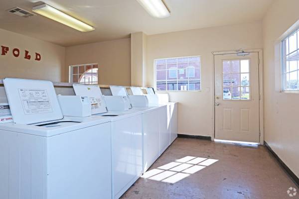 $1,039 / 1br - 652ft2 - Embrace the vibe. Experience our unique living spaces. (Henderson)63859497476099123