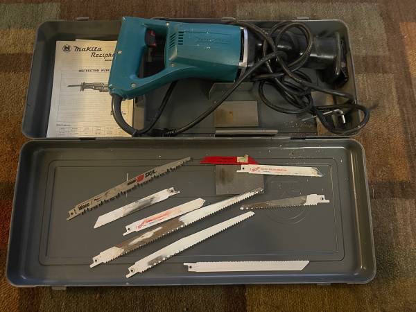 Makita sawzaw 1