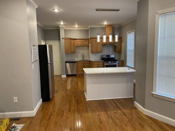 $3,400 / 2br - Somerville 2 Bed/1 Bath Apartment | Marshall St63951148850307124