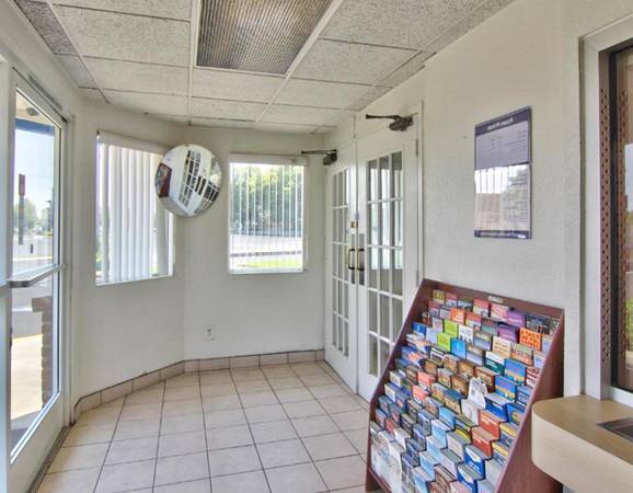 $450 / 1br - Free Cable, WiFi, Sparkling Pool, Parking - FLAT WEEK LONG RATE! (Sacramento South & Elk Grove)64043836583043124