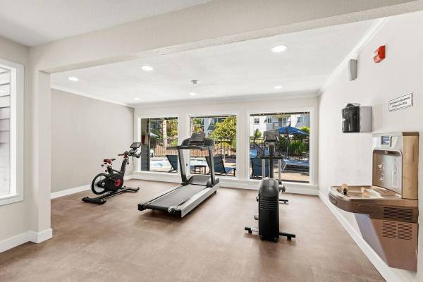 $1,731 / 2br - 825ft2 - Programa de reciclaje en el lugar, ventiladores de techo en las áreas de estar (Tukwila)63688462213507124