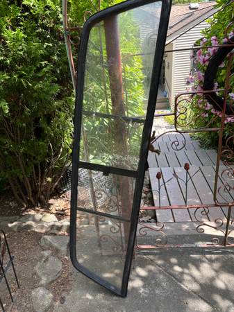 TRUCK  REAR SLIDE WINDOW 1