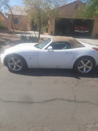 Like new 2007 PONTIAC SOLSTICE convertible 58K - $10,000 (Mohave Valley)63470416339073121