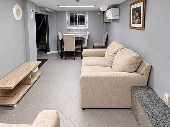 Bright Walkerville 1 Bedroom with Utilities Included & In Suite Laundry! 2