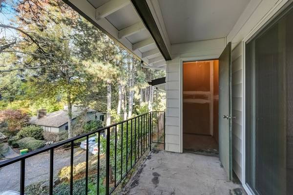 $1,695 / 2br - 870ft2 - One month free! Covered parking, community grill, nearby trails (Portland, Beaverton, Tigard, Murray Hill)63956503722754124