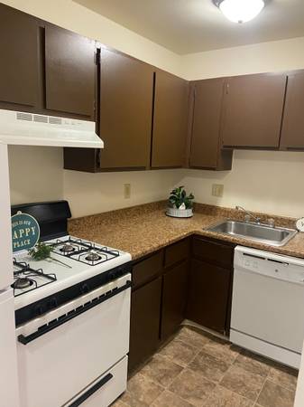 $1,195 / 2br - Stop by and APPLY!! (Taylor)63926725660290123