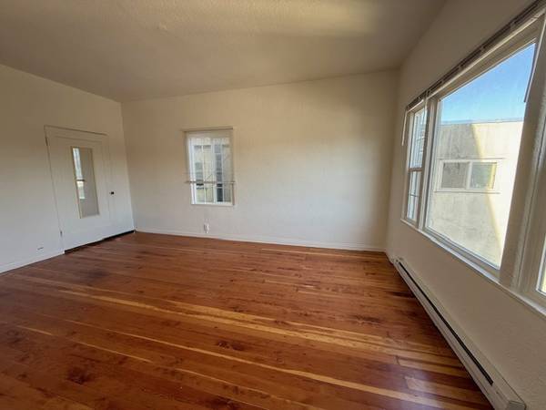 $1,850 / 1br - 625ft2 - Large 1BR, 1BA, Views, Remodeled kitchen, New Hwd, & lots of light (oakland lake merritt / grand)63889098620161122