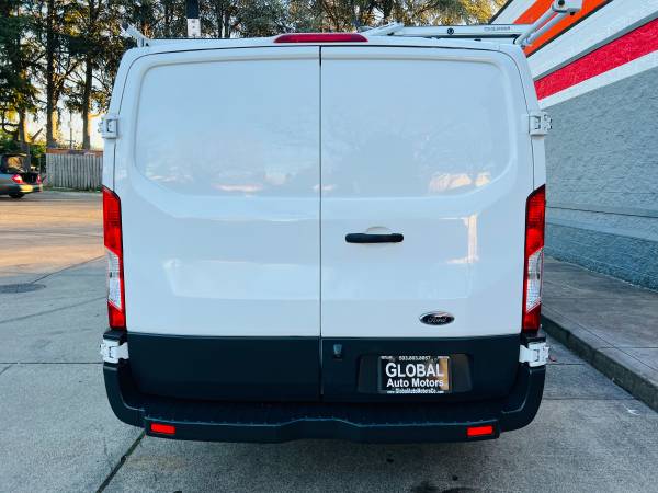 2016 FORD TRANSIT T150 V6 166K.MI. BLANCO CARGA + BARRAS EN TECHO CAMIÓN ***VENTA*** - $15,800 (PORTLAND, OREGÓN)63475217241859124