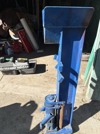 HYDRAULIC PRESS 1