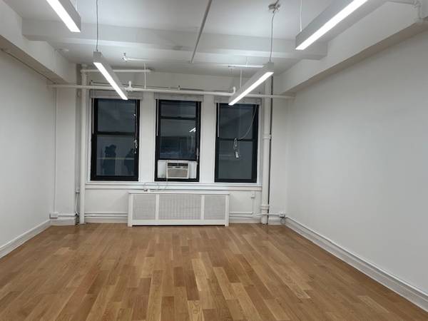 $2,000 / 600ft2 - NO Fee Medical or spa unit or office use bryant park area (Midtown)64033460730370122