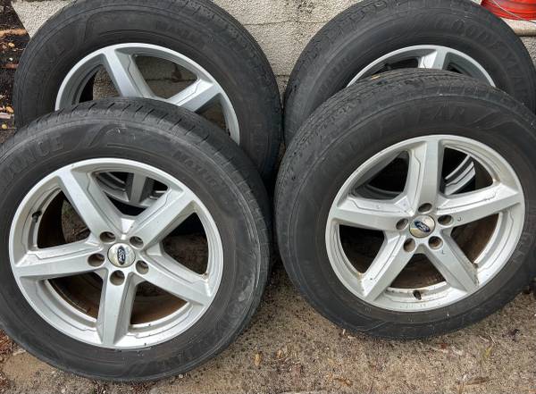 Ford Exploerer wheels and tires 1