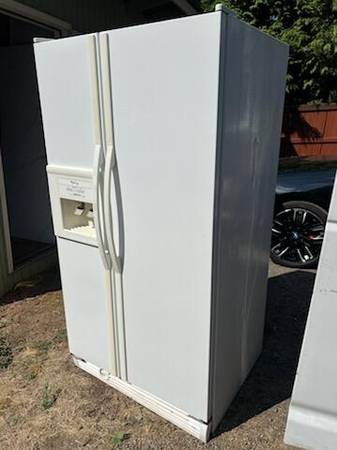 Not Pretty but Cold as Ice - Reliable Whirlpool Fridge 1