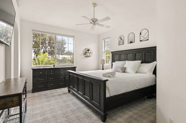 $7300.00 / 3br - 1268ft2 - 3 Bed 2.5 Bath townhome in community with amenities in surfer-style to63932990258563122