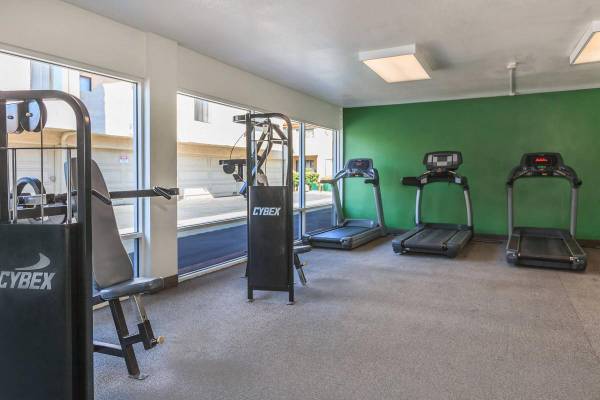 $2,520 / 2br - 793ft2 - Áreas de picnic, Internet de alta velocidad, cerca de tiendas (Santa Clarita-Newhall)63701015443331123