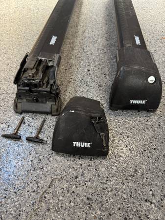 Thule Aeroblade Edge set for 2014-2020 Range Rover Sport 1
