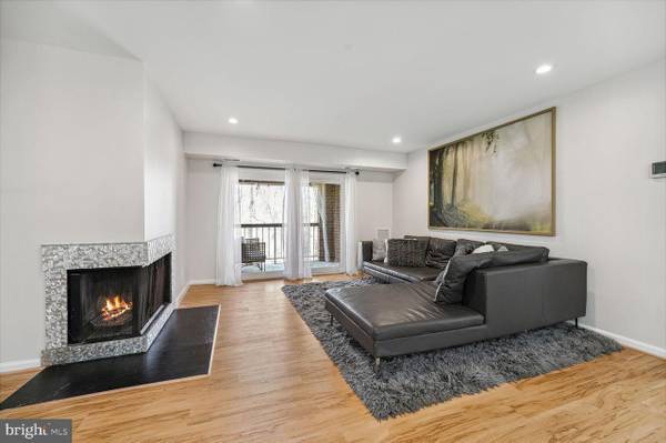 $1,000 / 2br - Two Bedroom One Bath Condo in New Carrollton, MD (New Carrollton)63822288285313124