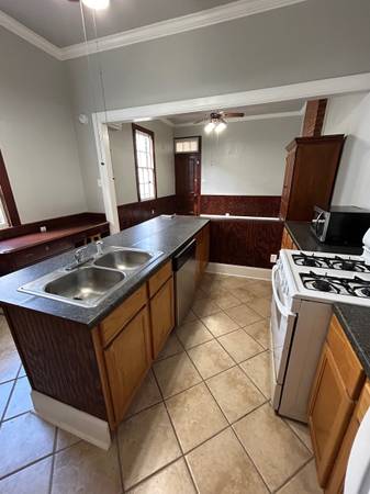 $1,350 / 1br - 800ft2 - Safe includes utilities and off street parking (Garden District)63903538137859121
