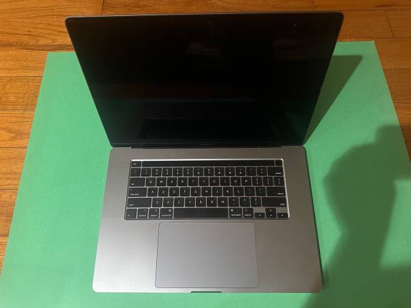 COMO NUEVO, MacBook Pro 16" de 2019, SSD de 512 GB, i7, 2,6 GHz, 16 GB - $450 (Richmond Hill, Queens)63471376471809121