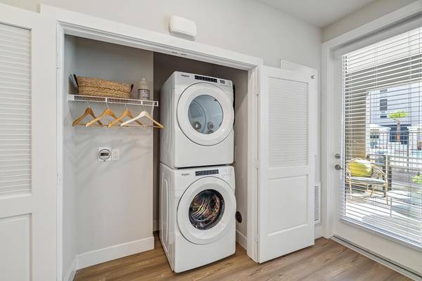 $2,560 / 1br - 694ft2 - Resort-style pool courtyard, Direct access garage (napa county)63682796378499122