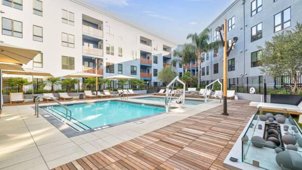 $3,113 / 1br - 774ft2 - Bike Club, Full-Size Stackable LG Washer/Dryer, Gaming Lounge (walnut creek)63938629661315121