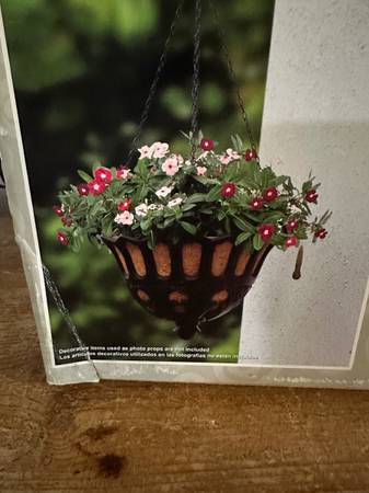 REDUCED!! New, never used 15" Cast Aluminum Hanging Basket 1