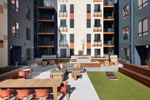 $4,263 / 2br - 1082ft2 - Vida de Lujo, Taquillas para Paquetes, Paseo, Millbrae Hills, 3er Piso (san mateo)63657863444867123