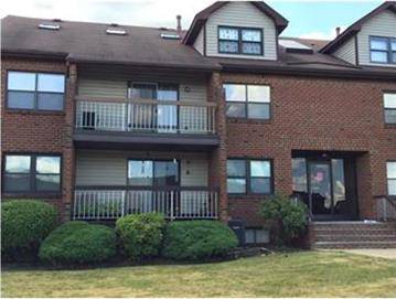 $2,600 / 3br - condominio multivel, 3 baños, todos los electrodomésticos, alfombra nueva, balcón (Woodbridge)63676310342529120