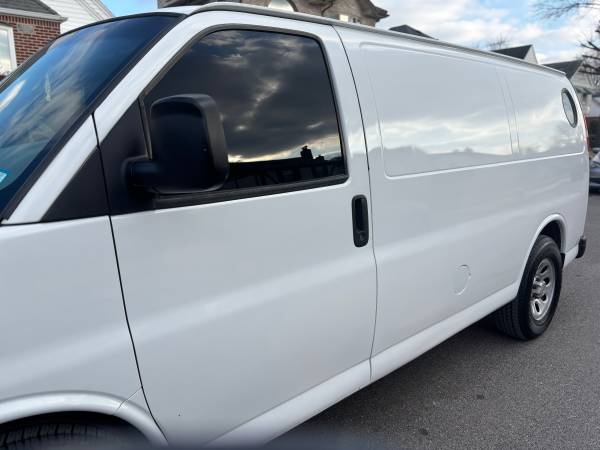 2014 Chevrolet Express-1500. V6. - $10,300 (Francis-Lewis Blvd Queens NY)63617981909377122