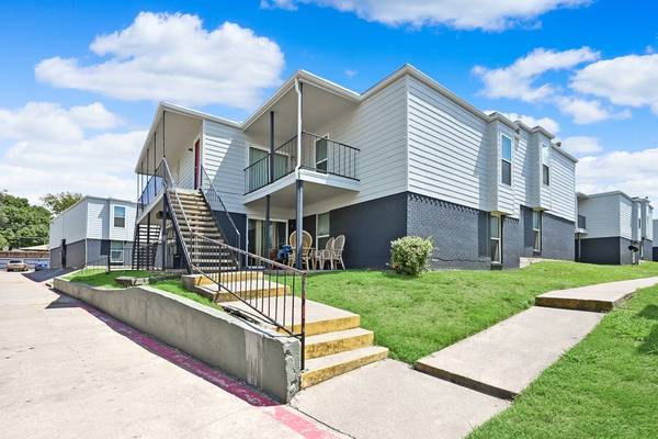 Playground, Patios / Balconies, Mini Blinds 1