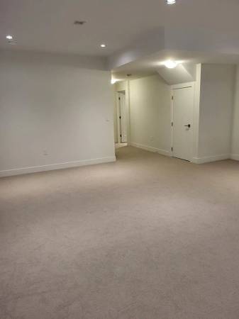 1BR Spacious Basement Suite, 870 Sqft 3
