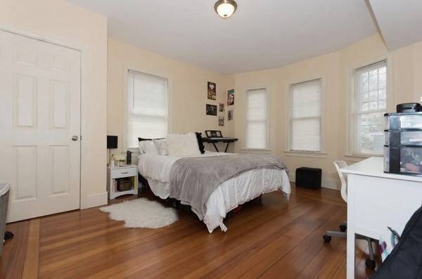 $4,400 / 5br - Updated Brighton 5 Bed For $4,400 AVAIL NOW NO FEE (Brighton)63810040100739122