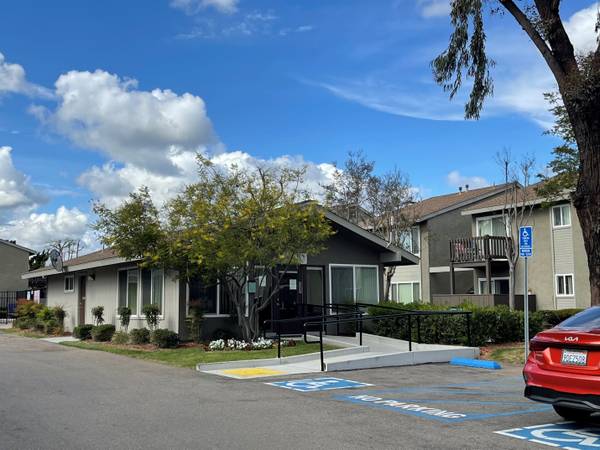 $1,776 / 1br - 785ft2 - ¡¡¡¡DISPONIBLE AHORA!!!! ¡¡¡¡DISPONIBLE AHORA para solicitar!!!! ¡¡LLAME hoy!! (Escondido)63663854320129124