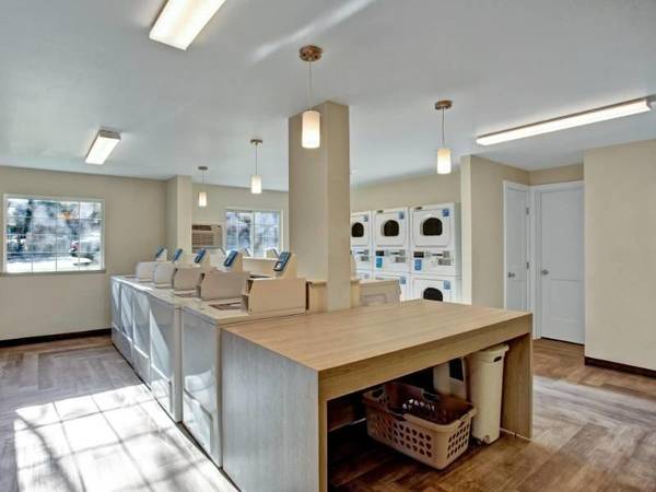 $1,345 / 2br - 804ft2 - Air Conditioning, Playground, High Speed Internet Access63673500983681122